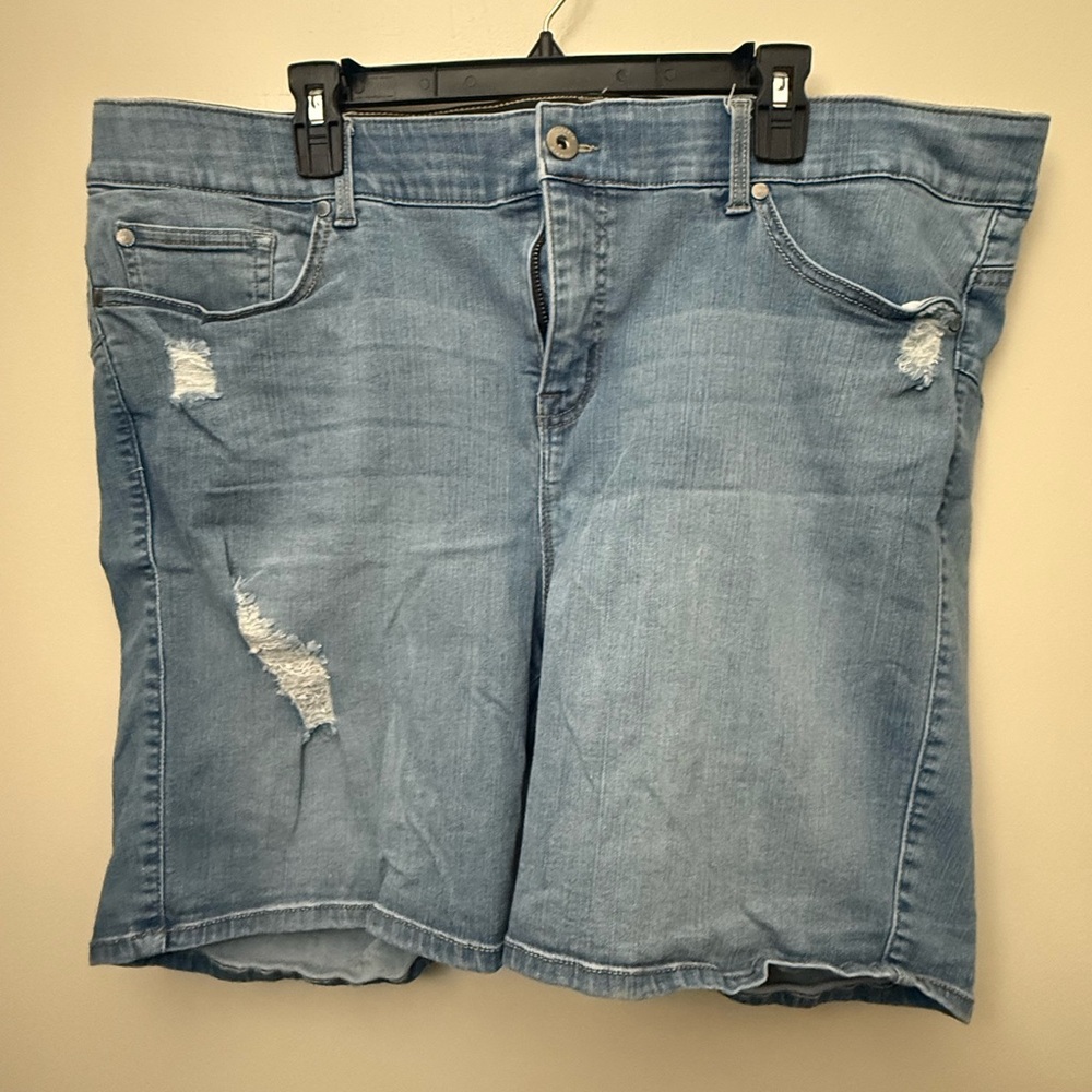 Bombshell Light Blue Distressed Denim Short Torrid size 22